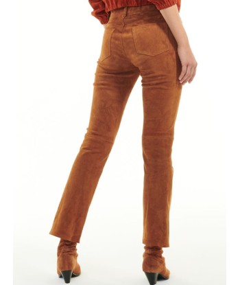 PANTALON DEAN CUIR VELOURS MARRON s'inspire de l'anatomie humaine